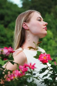 Elegant dangling pearl earrings with gold accents